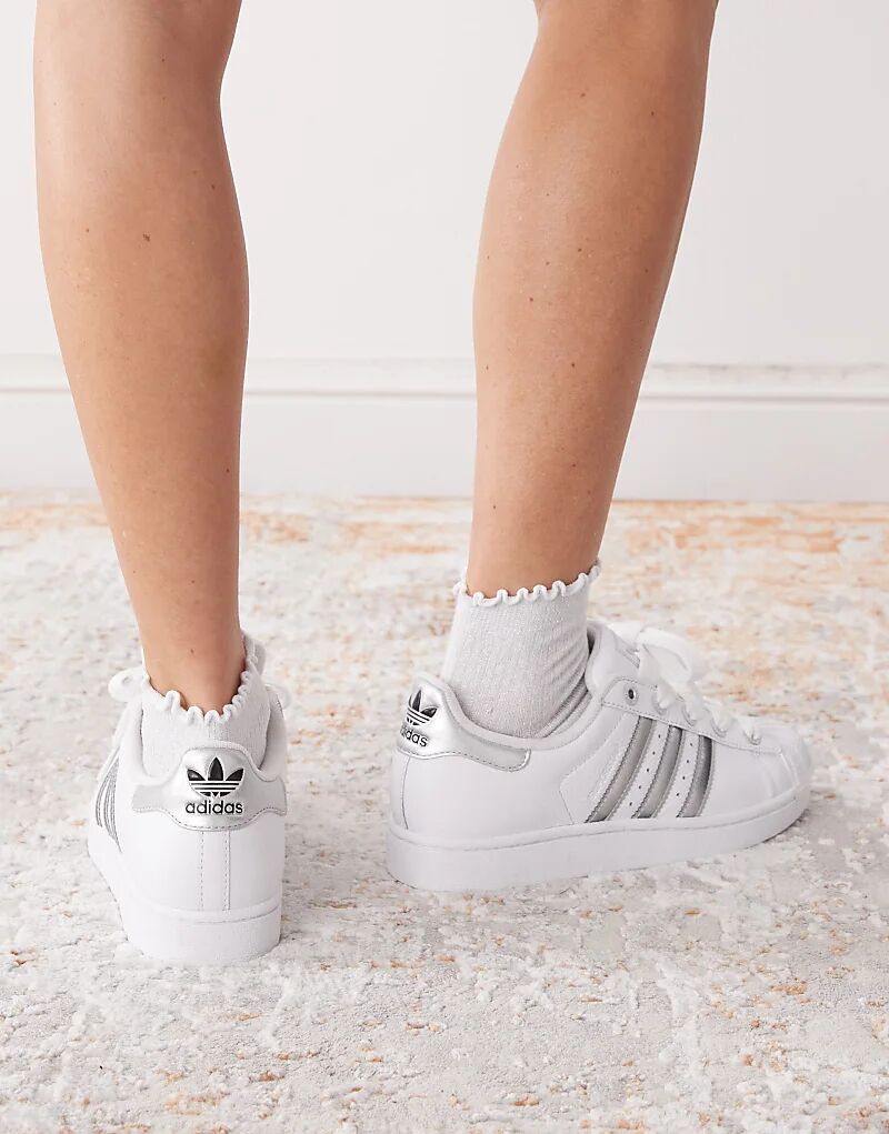 Кроссовки Adidas Originals Superstar II белого и металлического серебристого цветов — фото 4