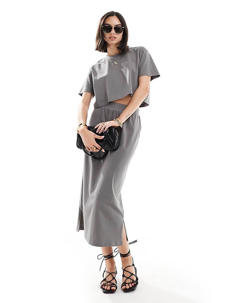 

Комплект из короткого трикотажного топа и юбки миди антрацитового цвета Threadbare