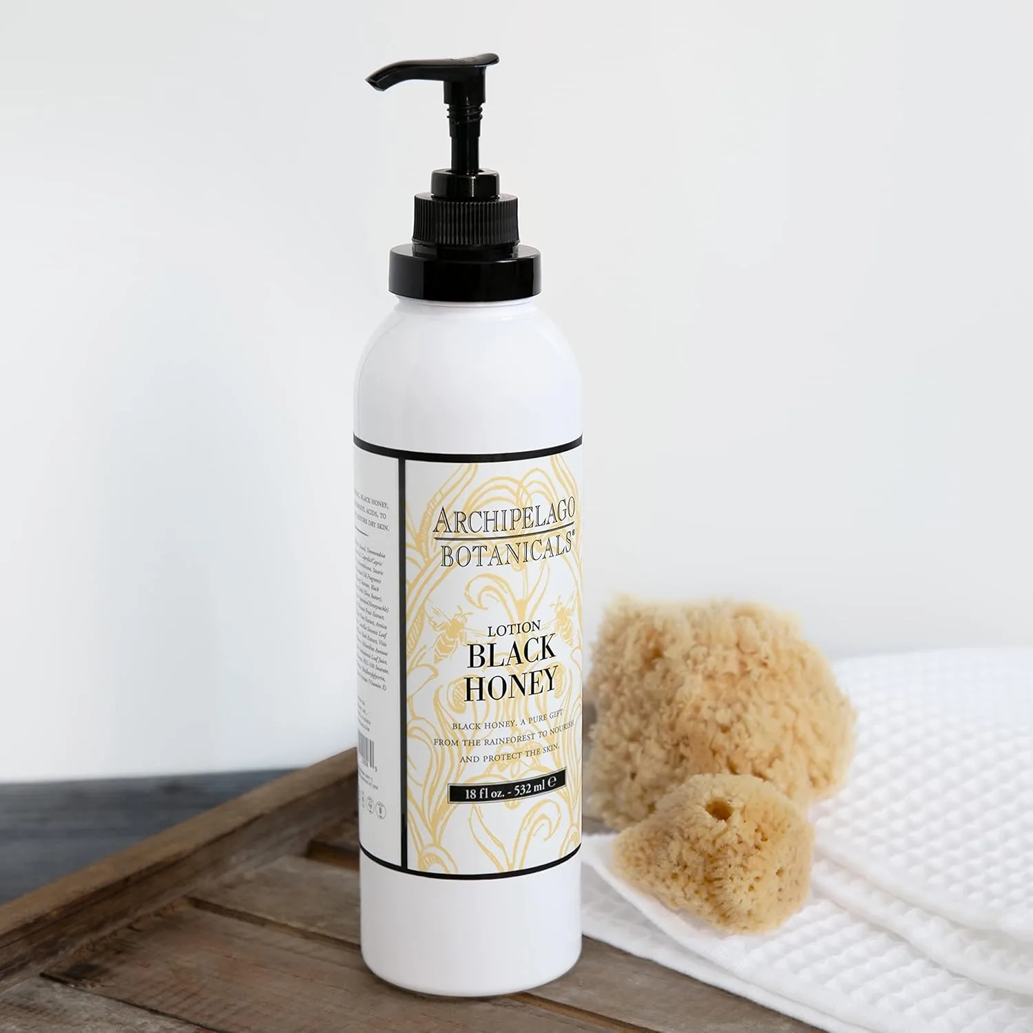 Лосьон для тела Archipelago Botanicals Black Honey, увлажняющий лосьон для сухой кожи, питает и оздоравливает кожу, не содержит парабенов и фталатов, 18 унций. 510.30 г (1 шт.), black — фото 3