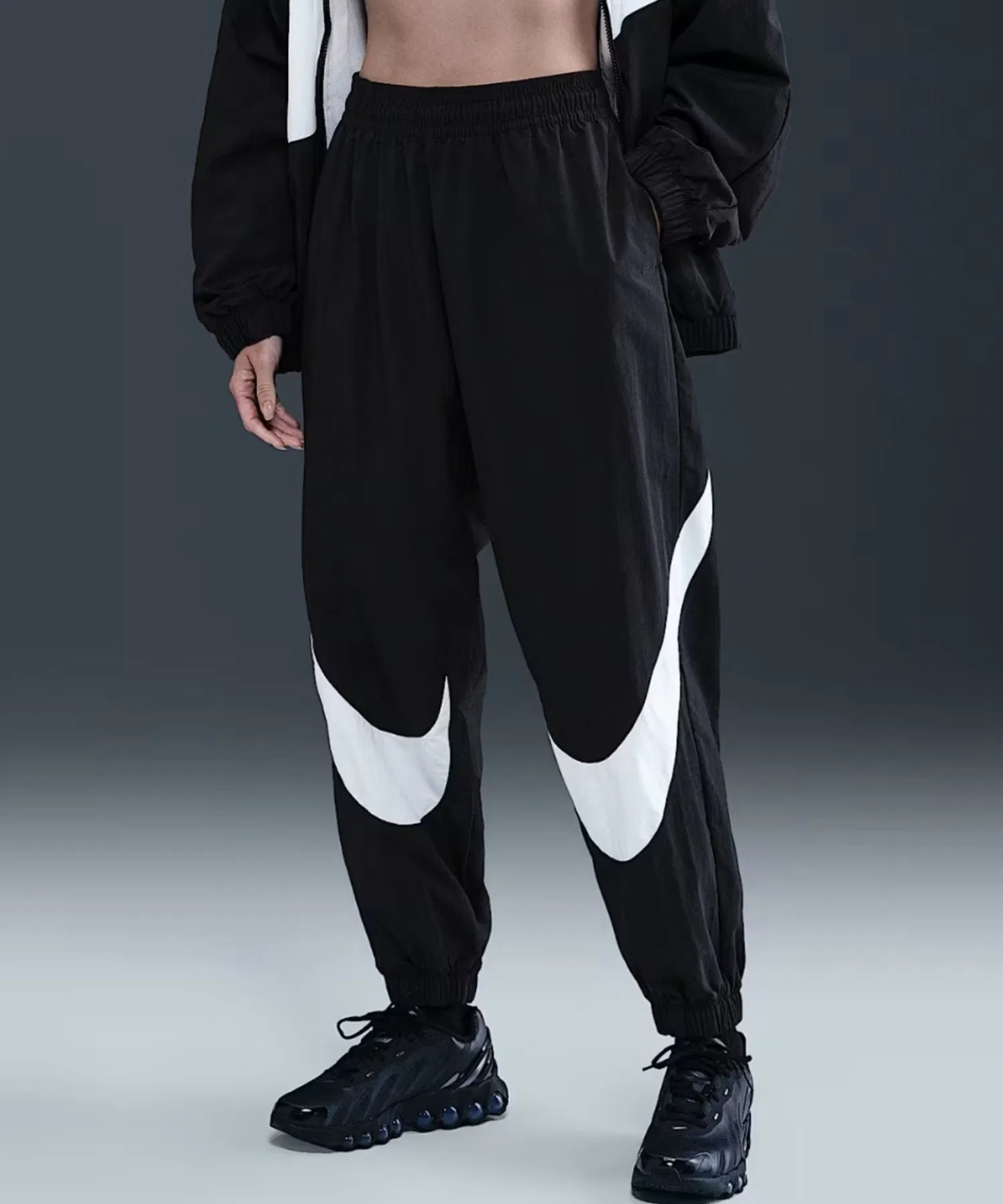Женские трек-штаны NIKE TRACK PANT HV2358-010/HV2358-547
