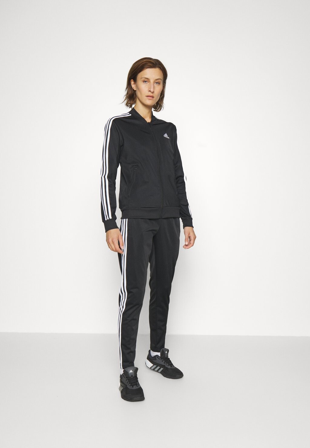 

Спортивный костюм adidas Sportswear, черный/белый