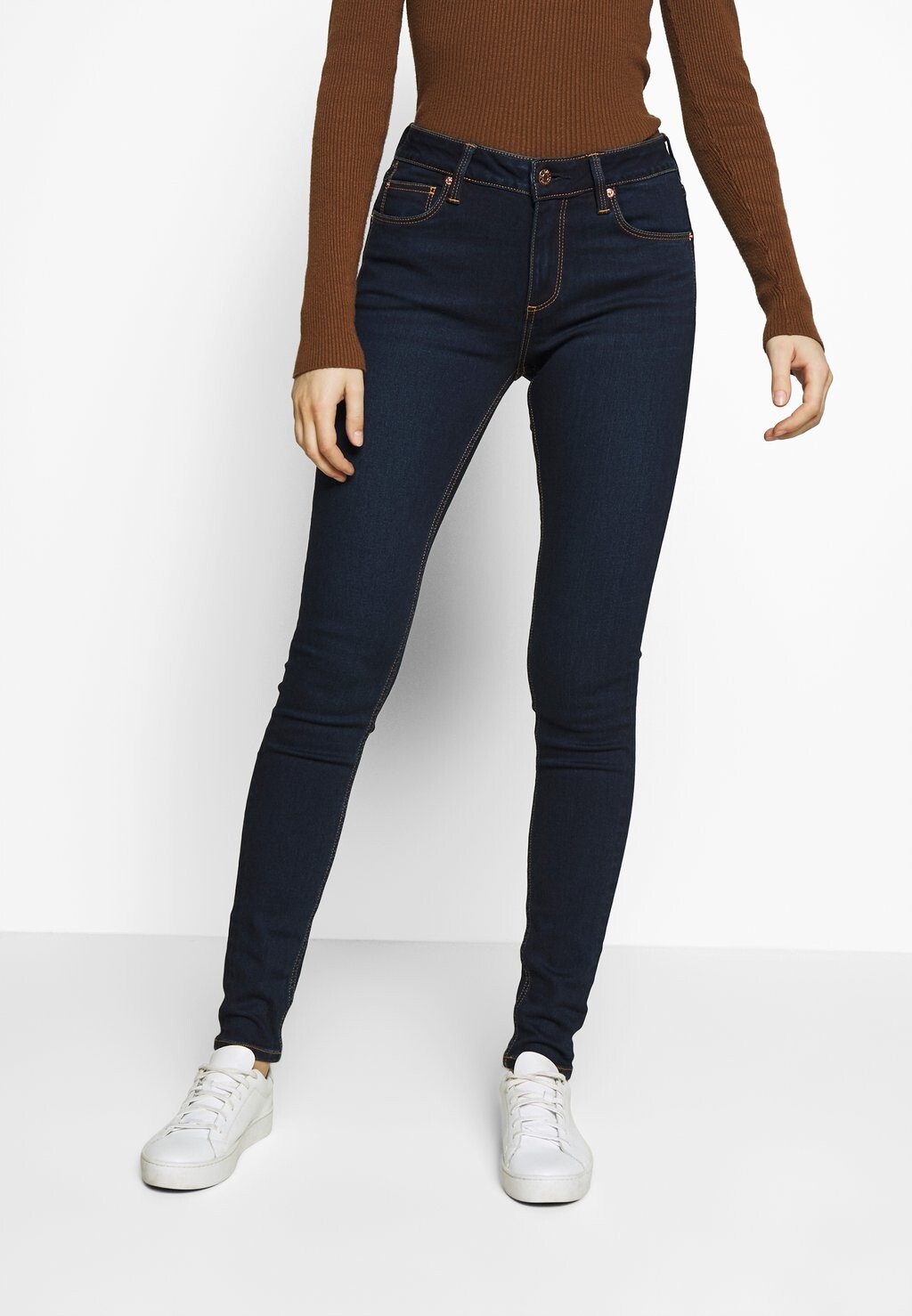 

Джинсы приталенного кроя QS, цвет blue denim