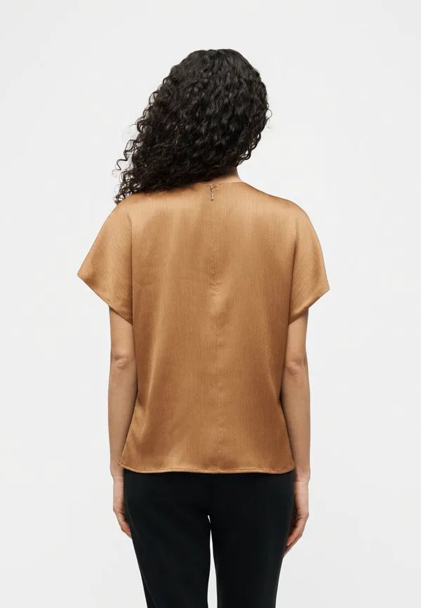 Плиссированная блузка с фурнитурой Calvin Klein, Executive Brown — фото 3