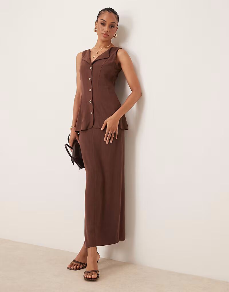 

ASOS DESIGN Длинное льняное платье миди с жилеткой шоколадно-коричневого цвета ASOS Tall