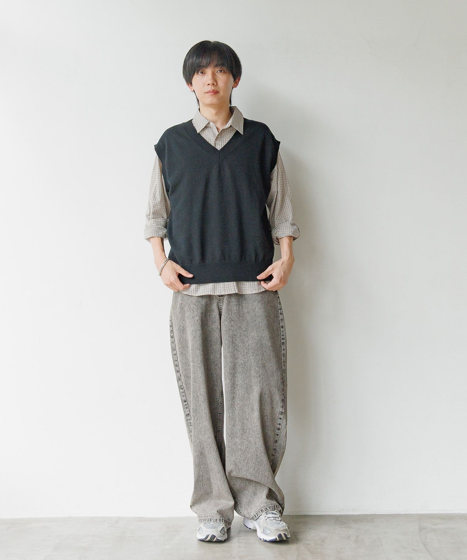 КОМПЛЕКТ ИЗ 2 ШТУК: РУБАШКА*МАЙКА/И ЛЮБОЙ ДРУГОЙ/593390 GLOBAL WORK, Brown check x black vest — фото 2