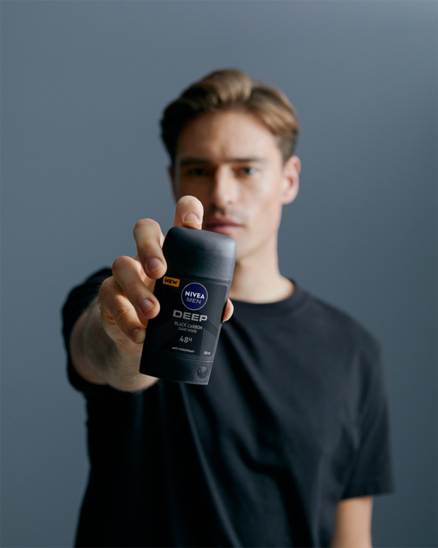 Антиперспирант-Стик для мужчин глубокого действия Nivea, black carbon dark wood 50 мл — фото 3