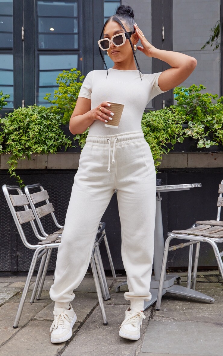 

PrettyLittleThing Белые джоггеры с высокой талией и манжетами