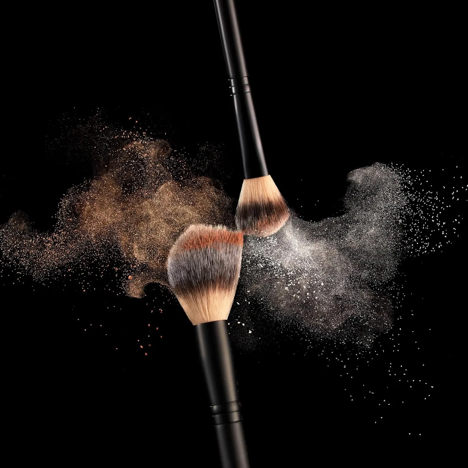 Кисть Rodial Multi Blend Brush - универсальная кисть для макияжа, предназначенная для нанесения румян, бронзера, контуринга и хайлайтера. Многофункциональная кисть для макияжа. — фото 3