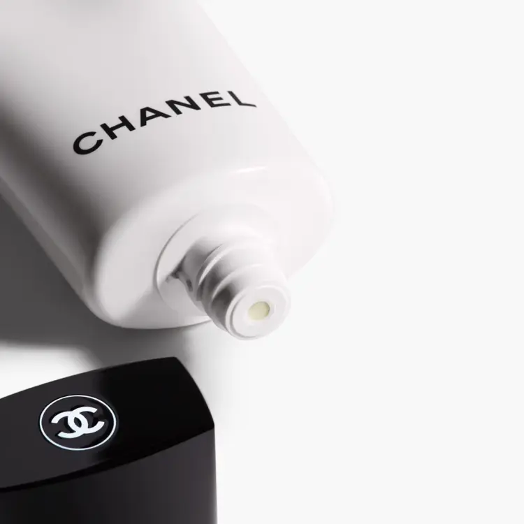 Мягкая очищающая пенка для умывания CHANEL, 150 мл — фото 3