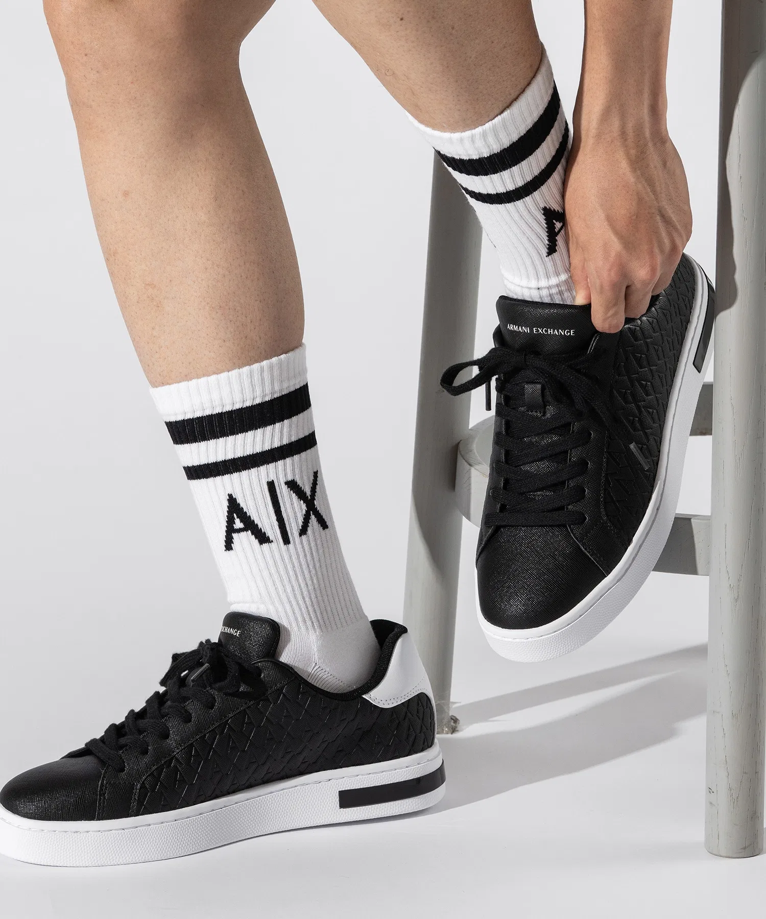 Мужские кроссовки с логотипом ARMANI EXCHANGE белые с чёрным — фото 2