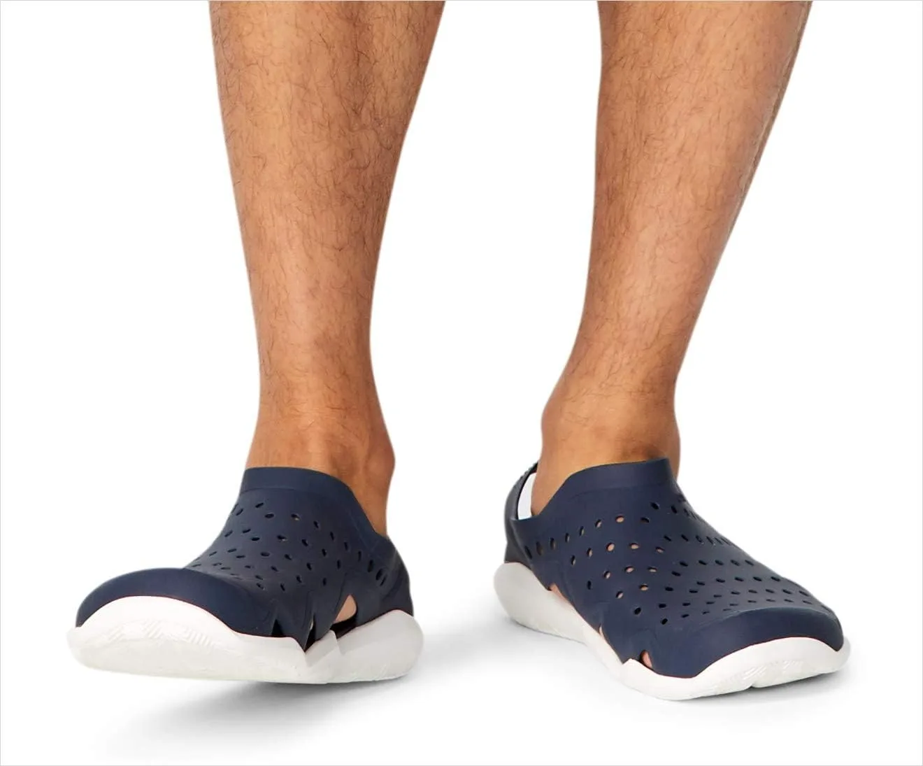 Сандалии Crocs Swiftwater Wave M - это стильные мужские сандалии, черный — фото 2