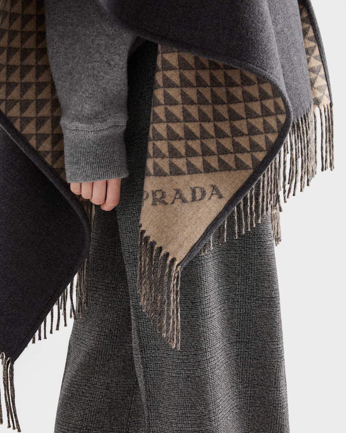 Двустороннее пончо из шерсти и кашемира Prada, сланцевый/верблюжий — фото 3