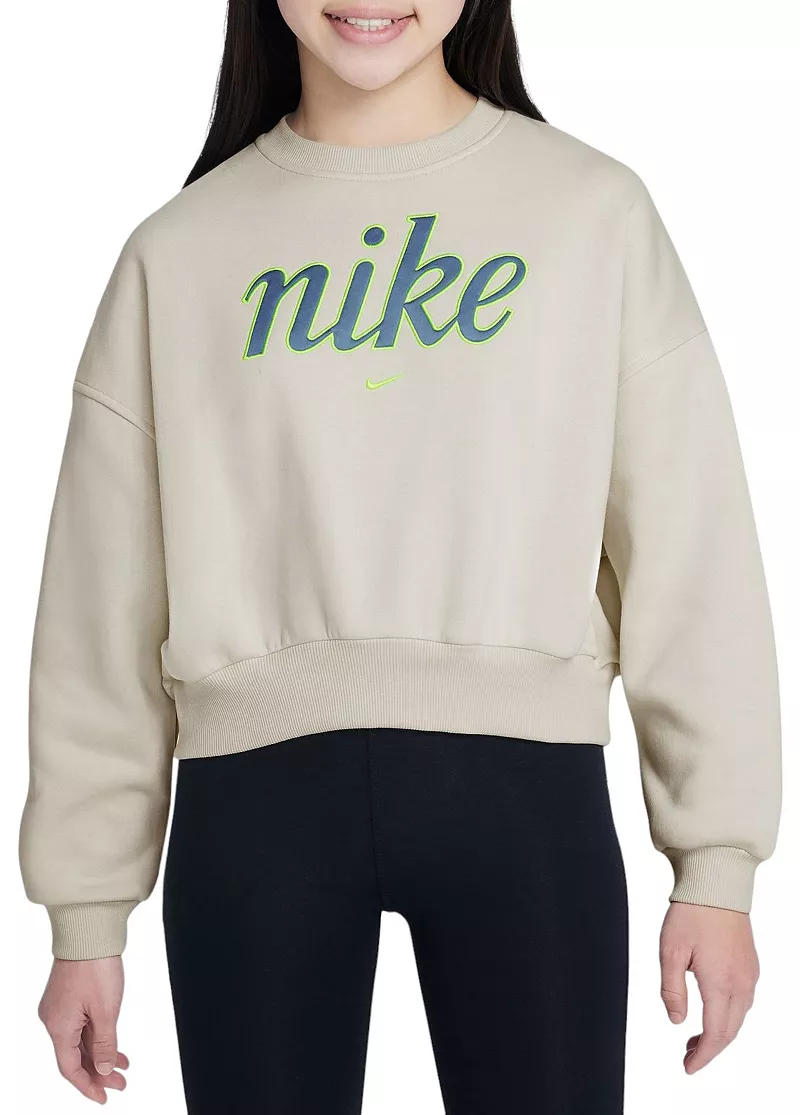 

Флисовый свитшот свободного кроя с круглым вырезом Nike Sportswear Club для девочек, цвет Light Bone