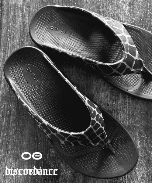 Сандалии OOFOS x Children of the discordance OORIGINAL