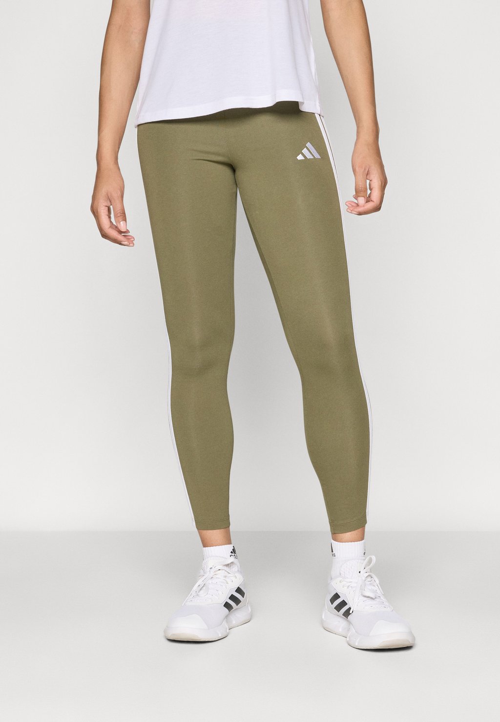 

Леггинсы ESSENTIALS 3-STRIPES Adidas Sportswear, оливковый