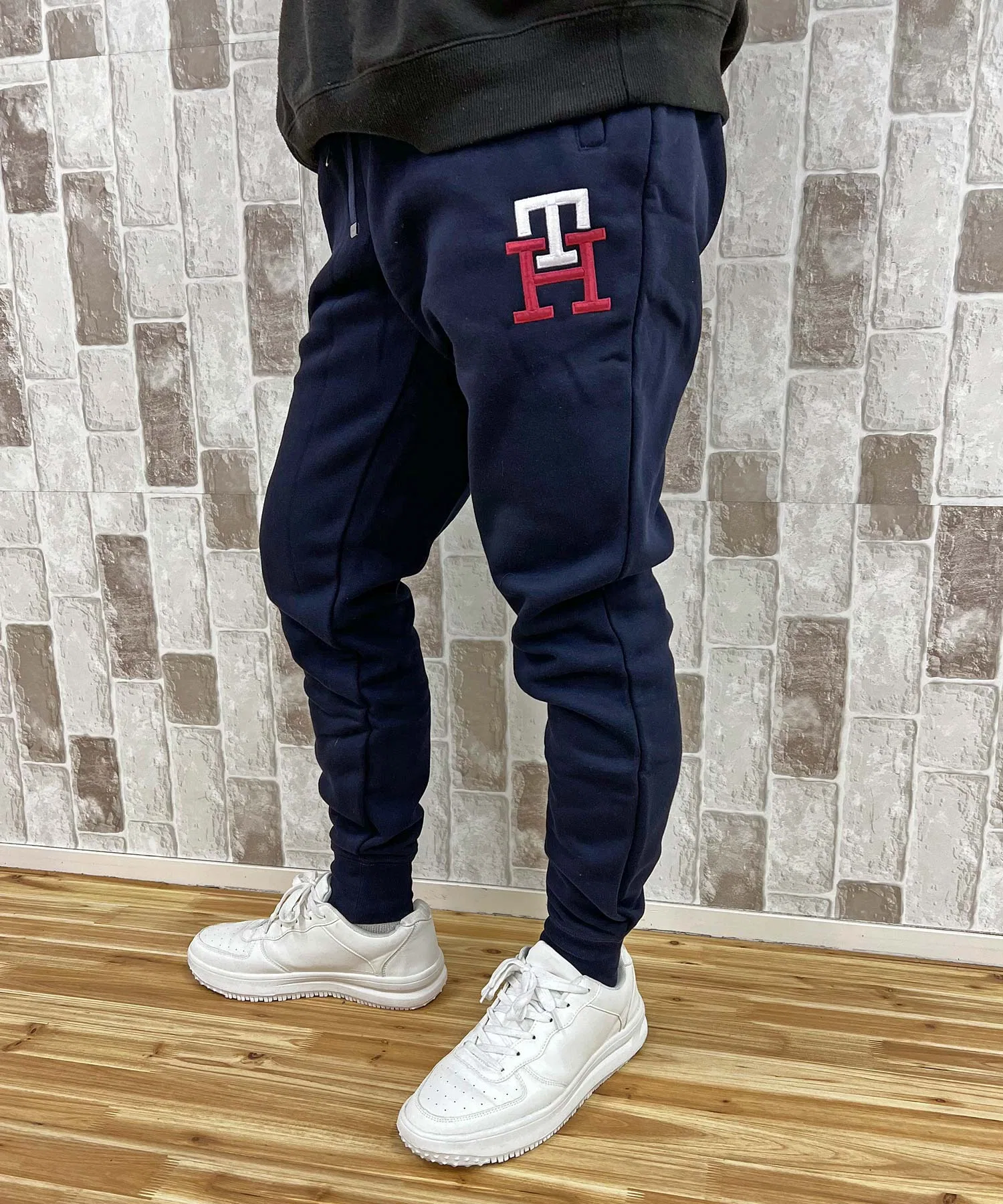 Спортивные штаны Essential Monogram