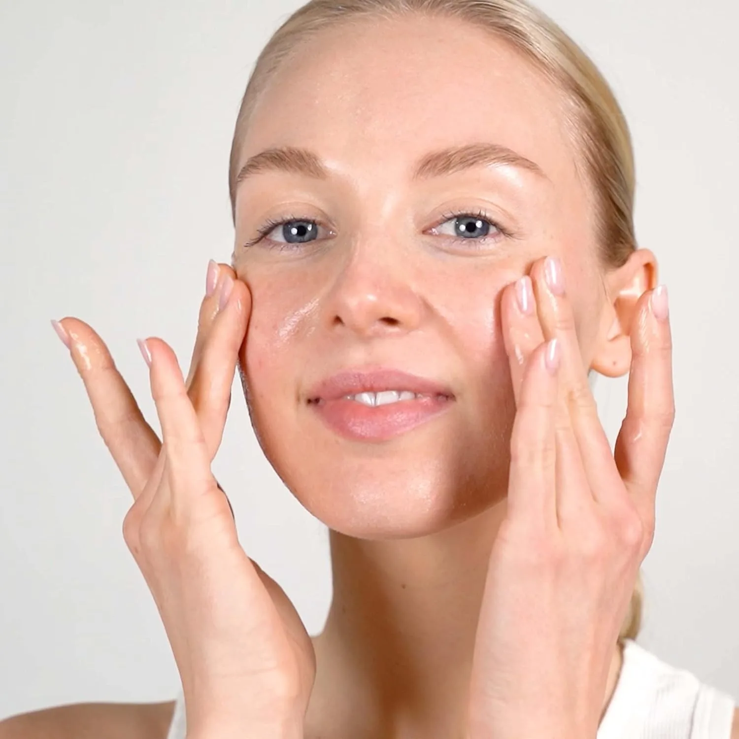 Скраб для лица Mario Badescu Botanical Exfoliating Scrub для всех типов кожи, с экстрактом семян белой пальмы и зеленого чая, мягкий отшелушивающий гель для умывания, 95 мл. 96.39 г (1 шт.) — фото 3