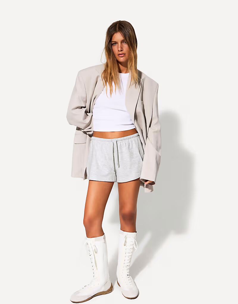 

Плюшевые шорты Bershka светло-серого цвета