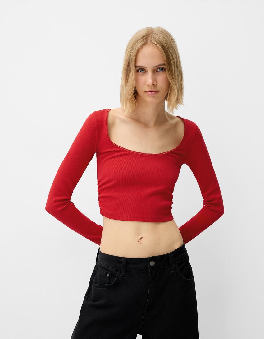

Футболка с длинными рукавами и сборками по бокам Bershka, красный