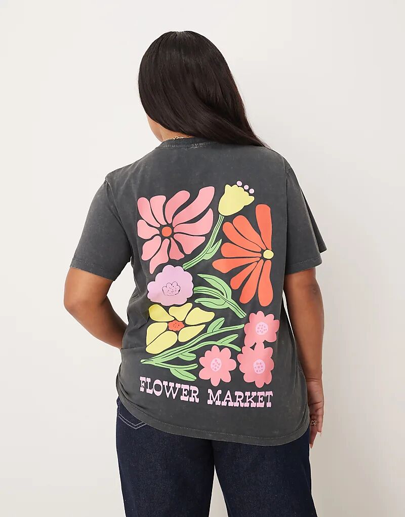 

Футболка ASOS DESIGN Curve прямого кроя с графическим рисунком цветочного рынка в стираном угольном цвете