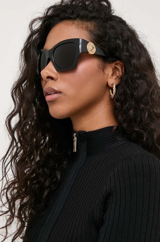 

Солнцезащитные очки Versace, черный