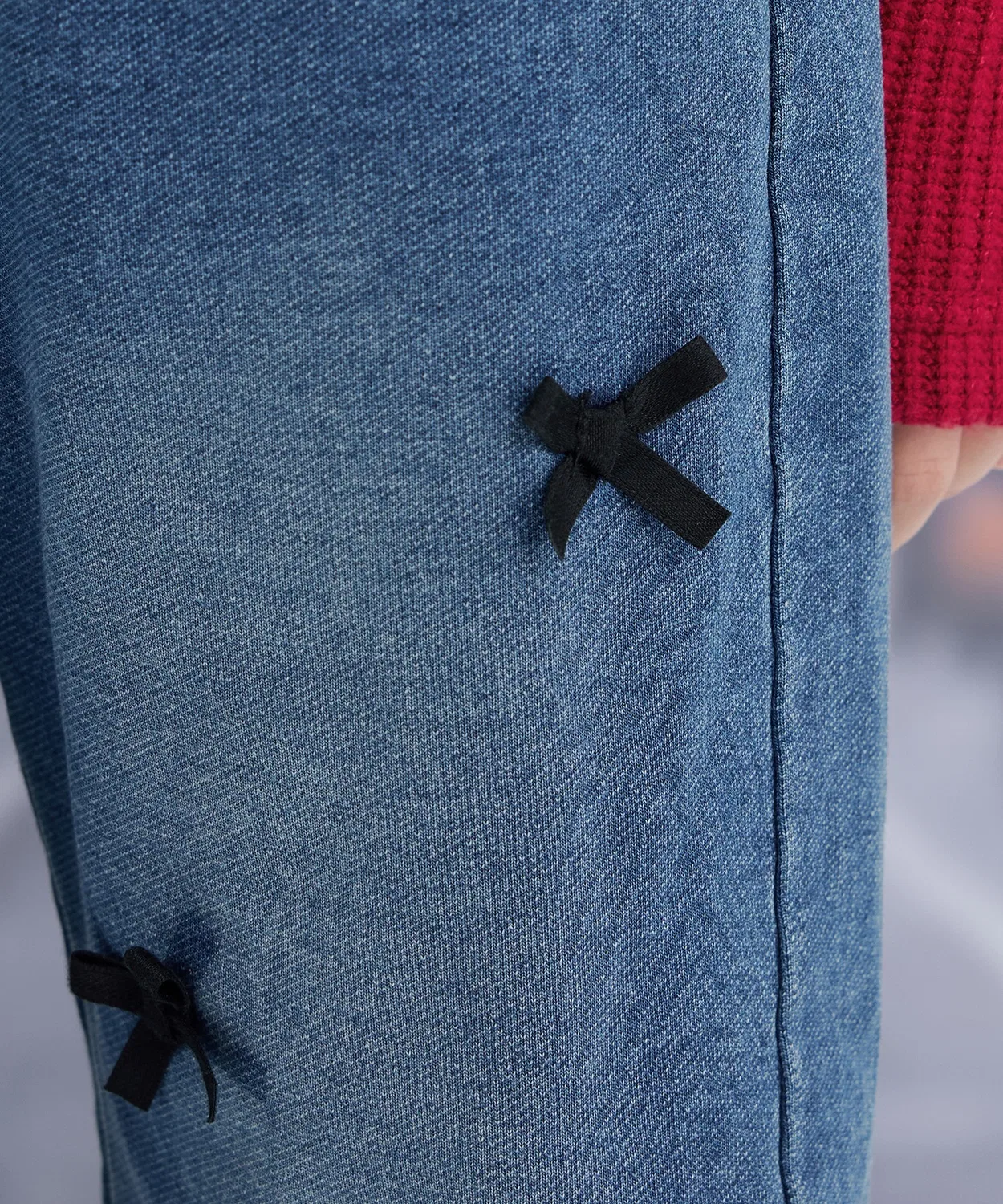 Джинсовые брюки с бантом, синие — фото 4