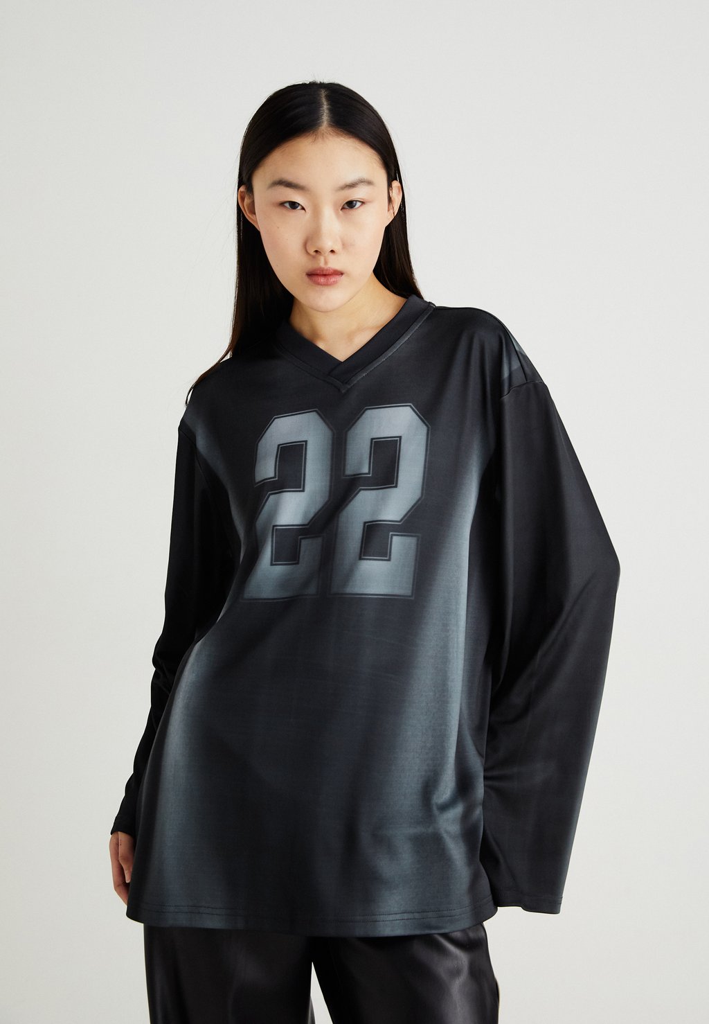 

Топ с длинными рукавами DISA SPORTS V NECK LONG SLEEVE Weekday, черный