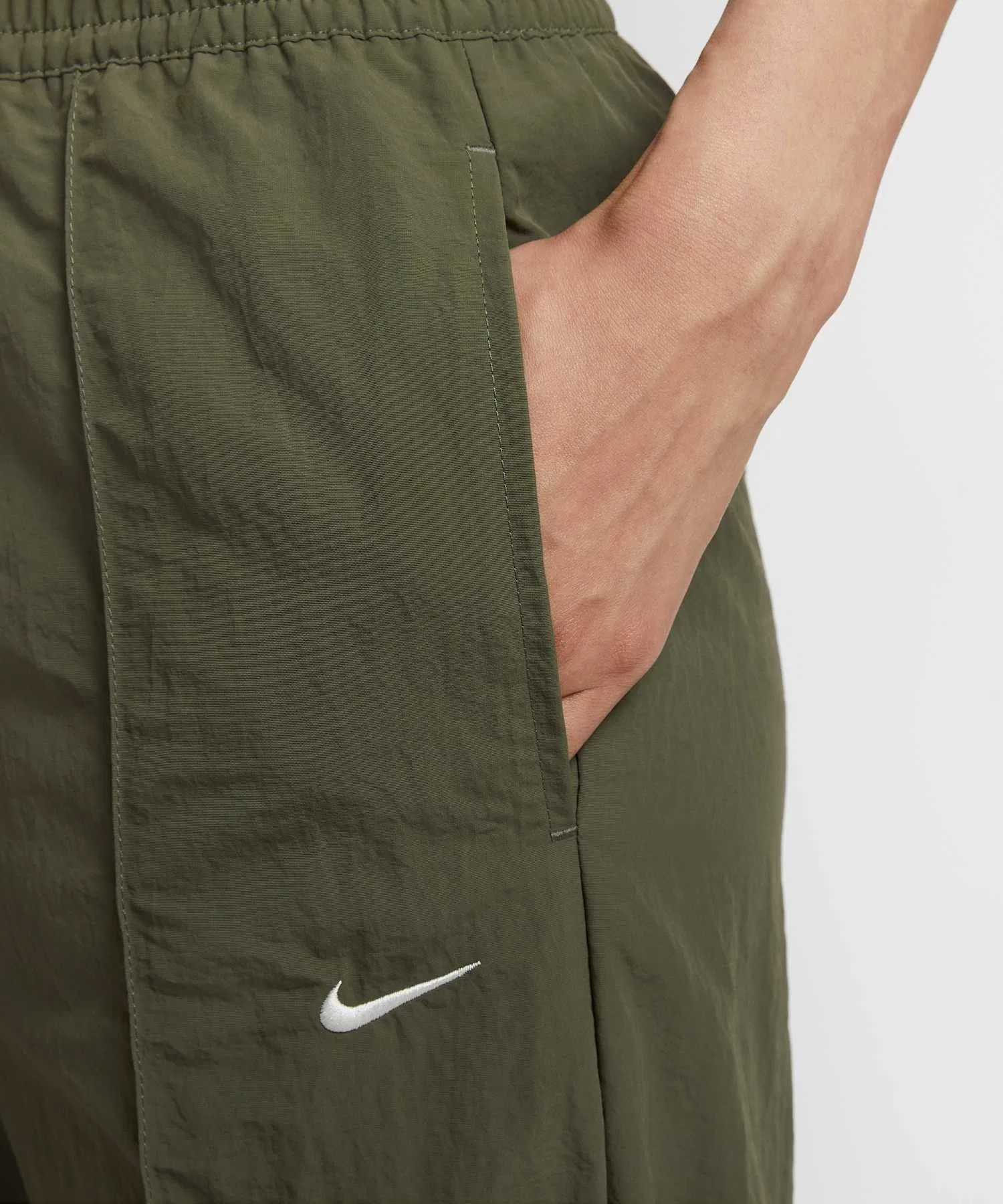 Женские брюки Nike Sportswear Everything из нейлона, оливковые — фото 4