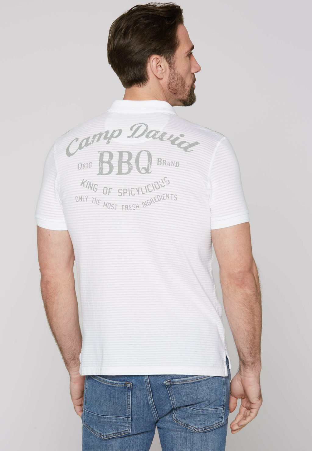 

Рубашка поло MIT STRUKTURSTREIFEN UND BACKPRINT Camp David, белый
