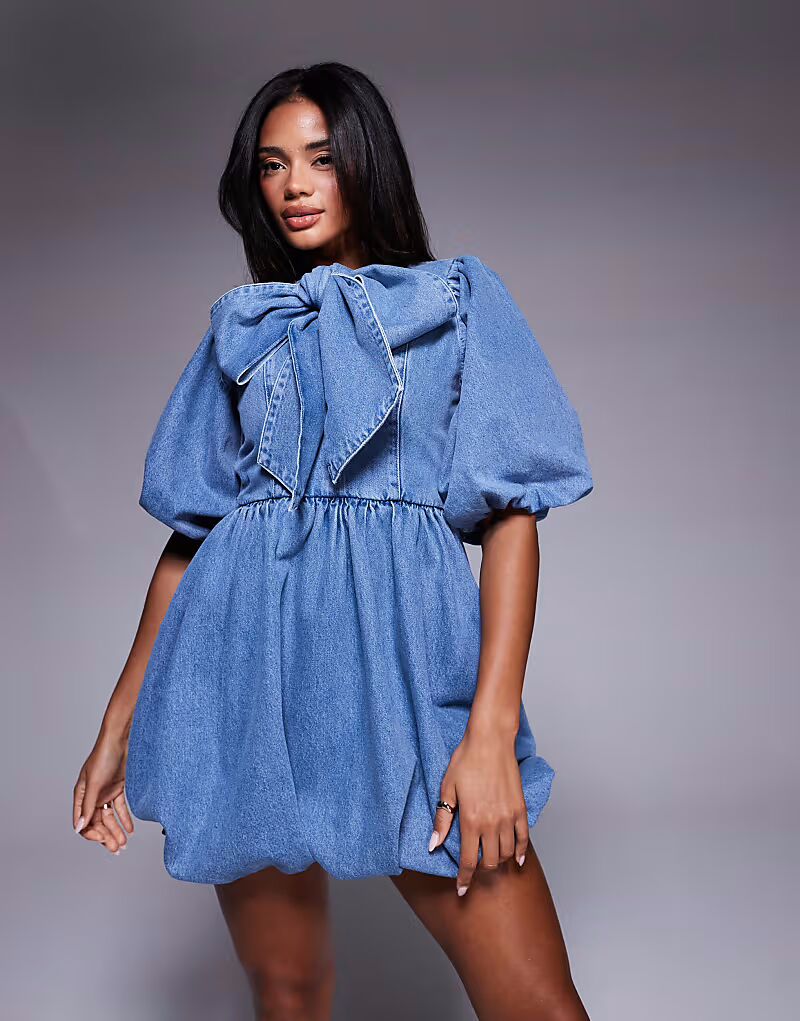 

Джинсовое мини-платье ASOS LUXE с подолом-пузырьком и бантом светло-синего цвета