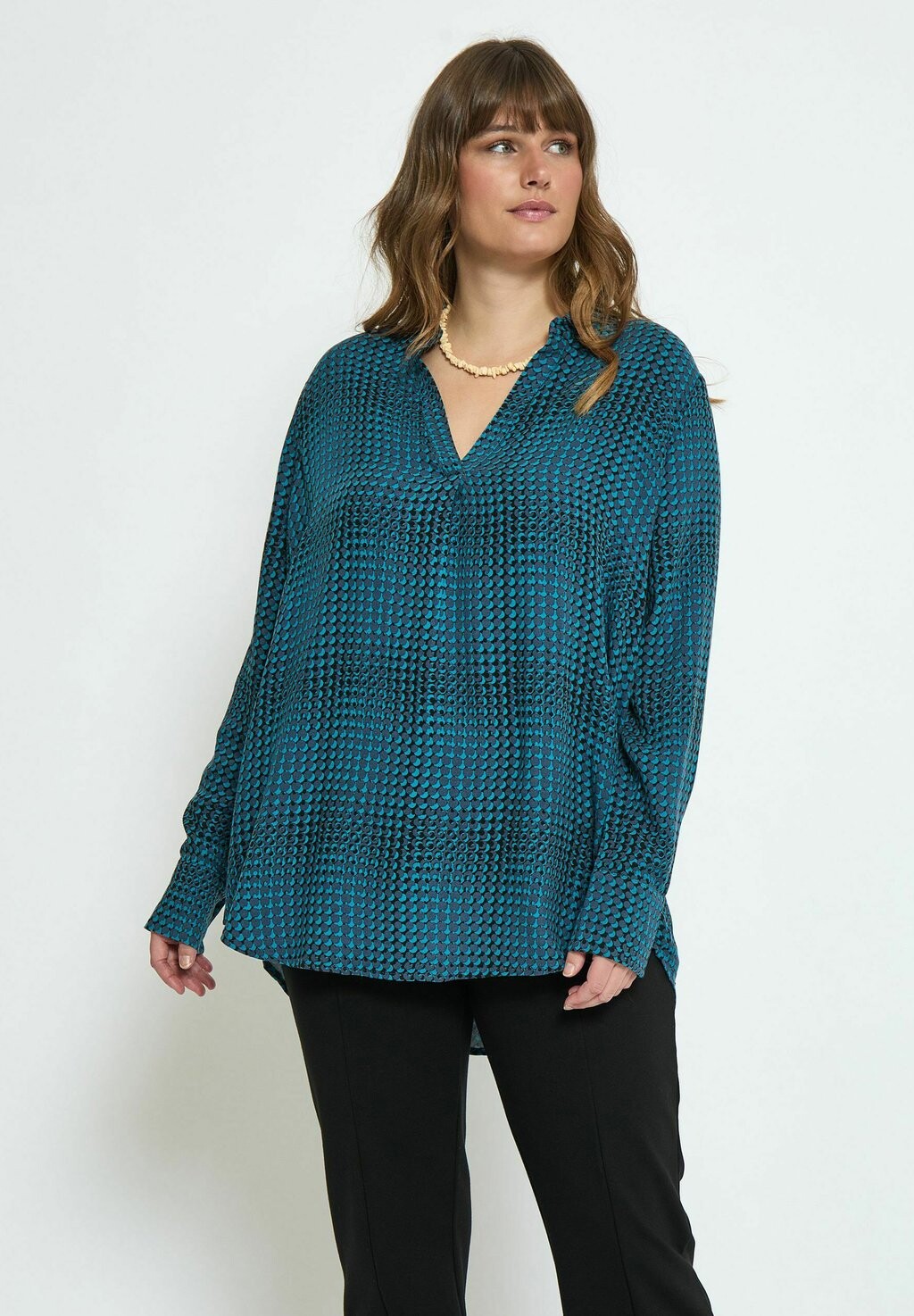 

Блузка CURVE PEPPERCORN, цвет moonlit ocean print
