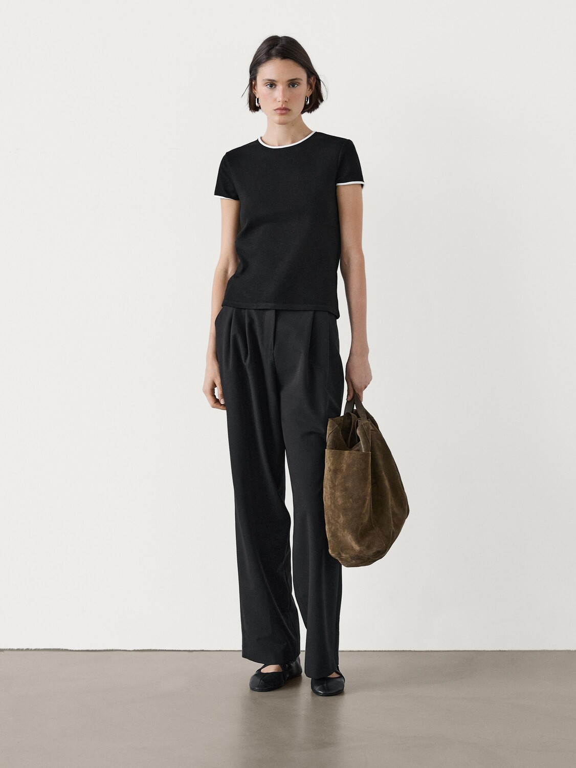 

Плотная футболка с контрастной отделкой Massimo Dutti, черный