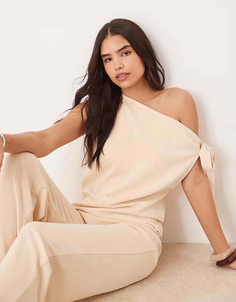 

Топ-комбинезон из купро на одно плечо с завязкой Asos Design, светло-кремовый