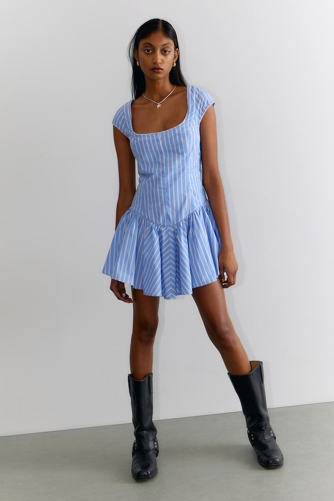 

Мини-Платье облегающего кроя Monki, розовый