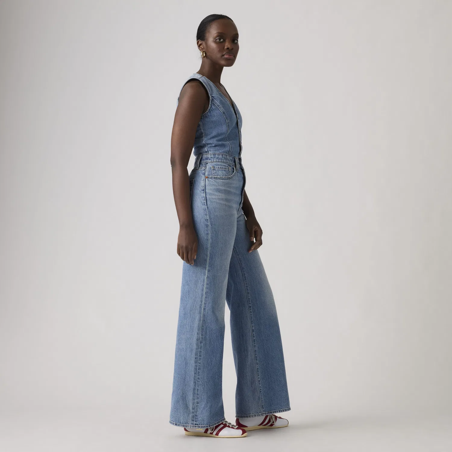 Джинсовый комбинезон с широкими штанинами Levi's, Medium Wash — фото 4