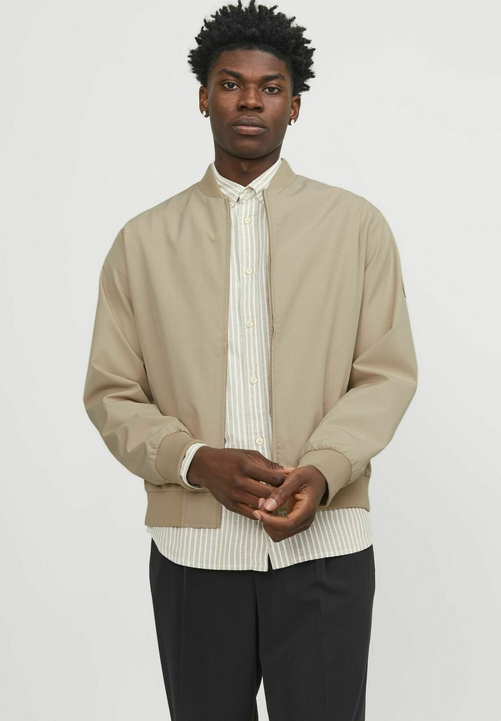 

Бомбер Jack & Jones, цвет travertine