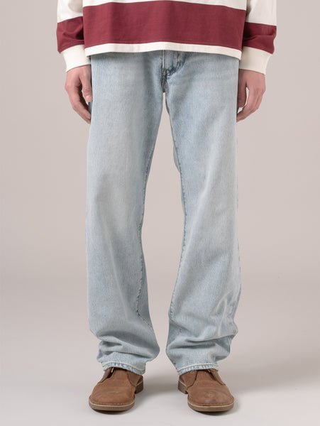 Джинсы прямого кроя 555 свободного кроя, светло-индиговый цвет Levi's, Light Indigo - Worn In