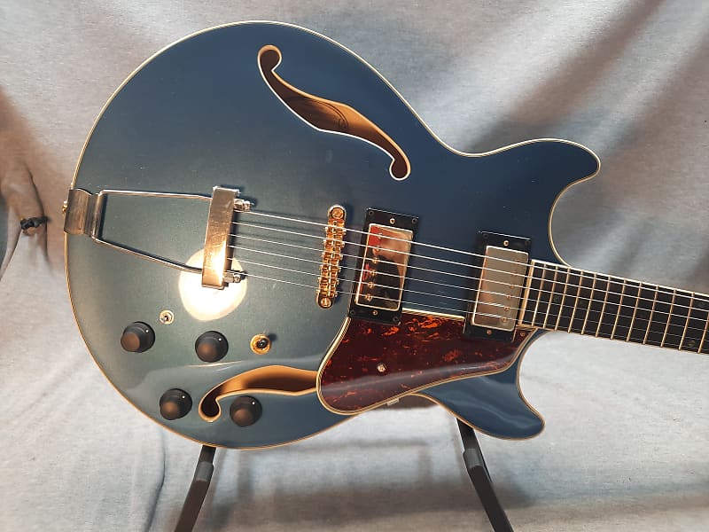 

Электрогитара Ibanez Artcore Expressionist AMH90-PBM Prussian Blue Metallic