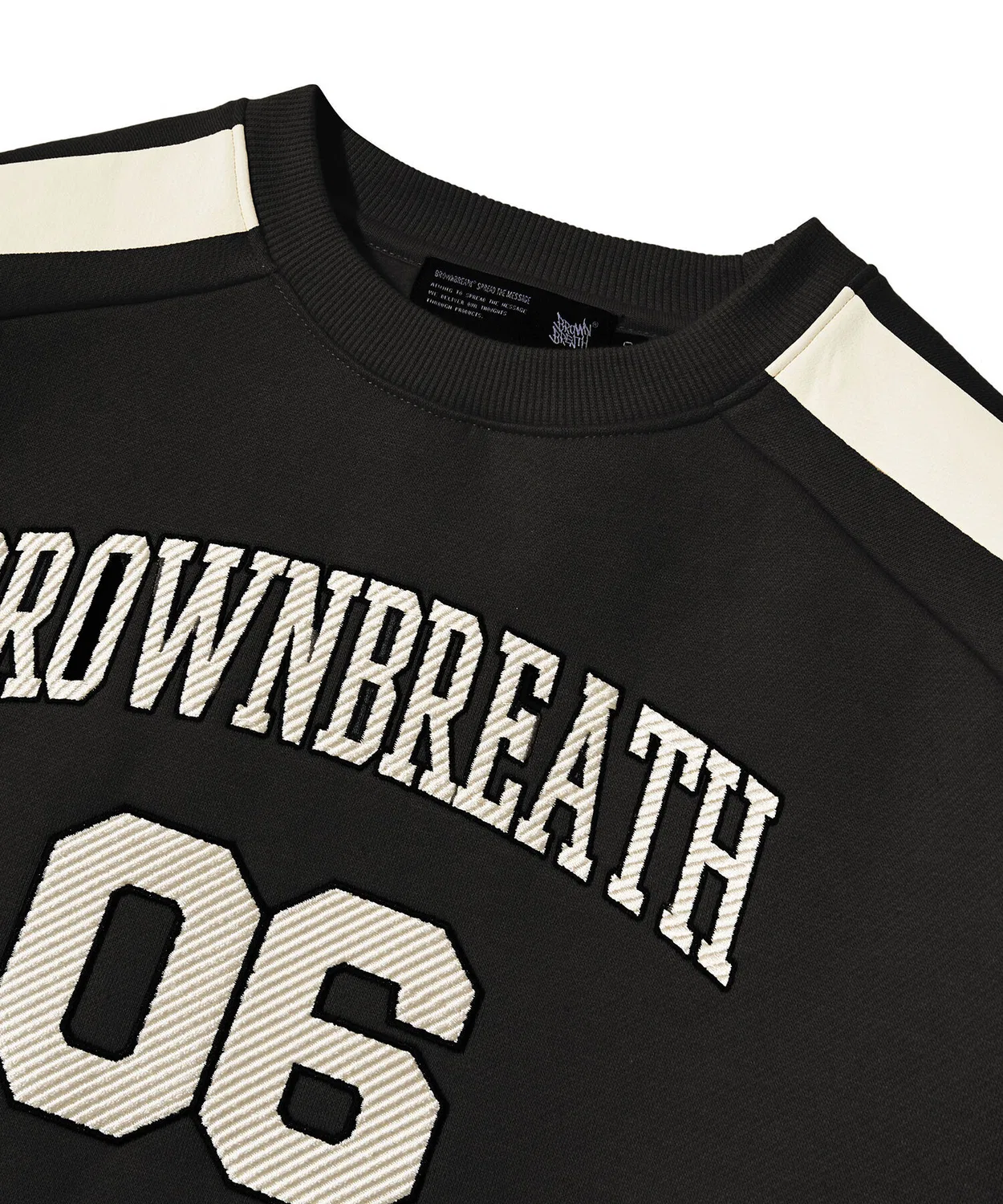 Детский свитшот «Футбол 06» с начёсом чёрный от Brownbreath Kids — фото 4