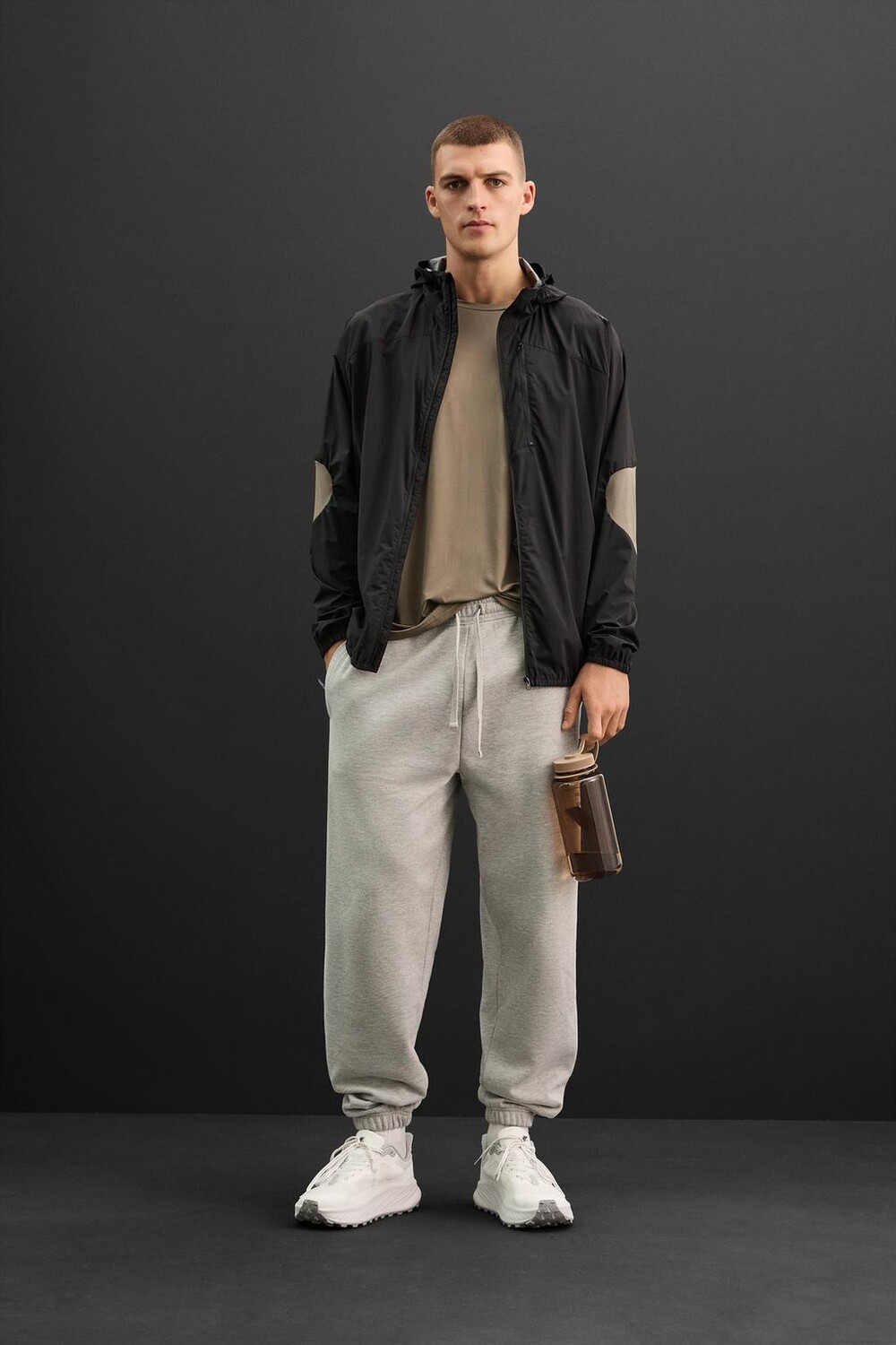 

Легкая техническая куртка ZARA, черный/зеленый