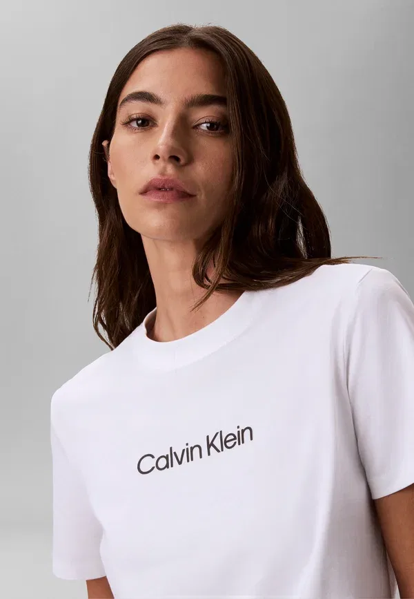 Футболка Calvin Klein Classic standard logo tee print, ярко-белый — фото 4
