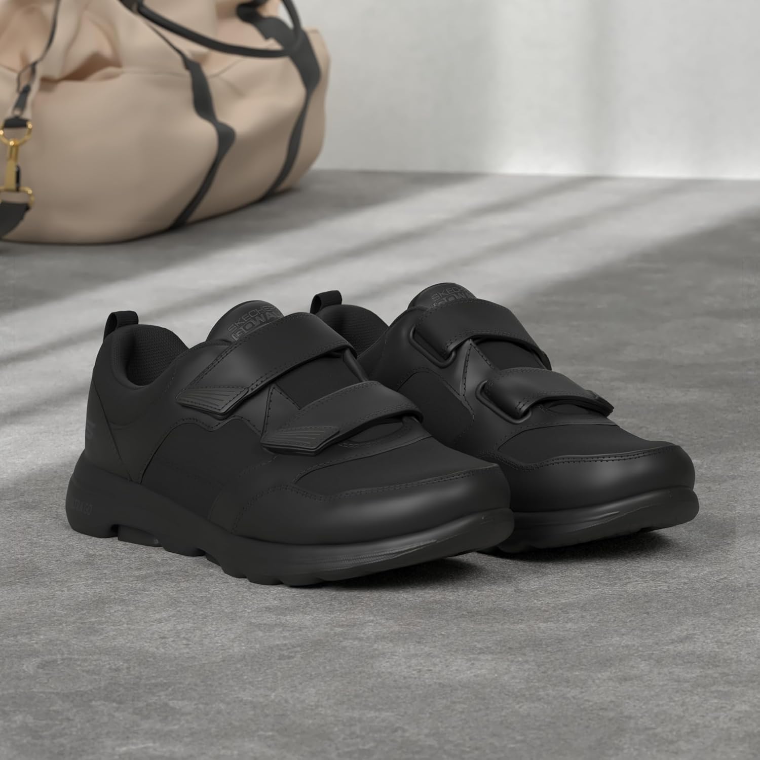 Мужские спортивные кроссовки Skechers Gowalk с застежкой-липучкой, черный — фото 2