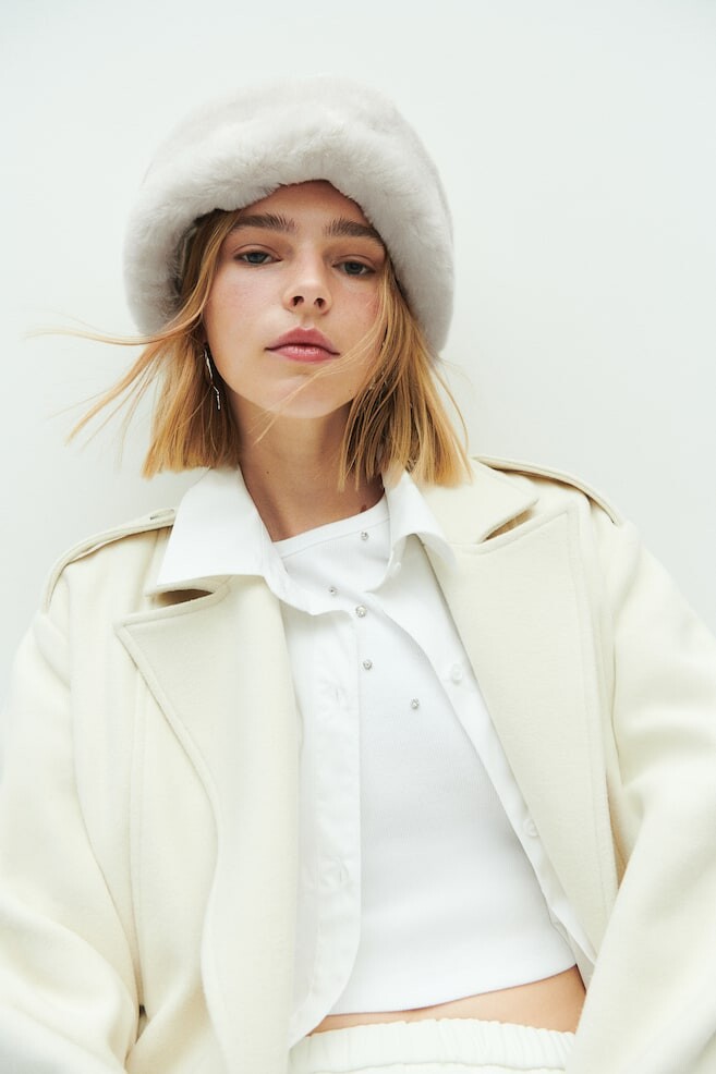 

Пушистая шапка H&M, бежевый