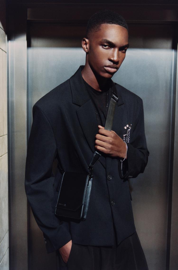 

Укороченный блейзер Pull And Bear, черный