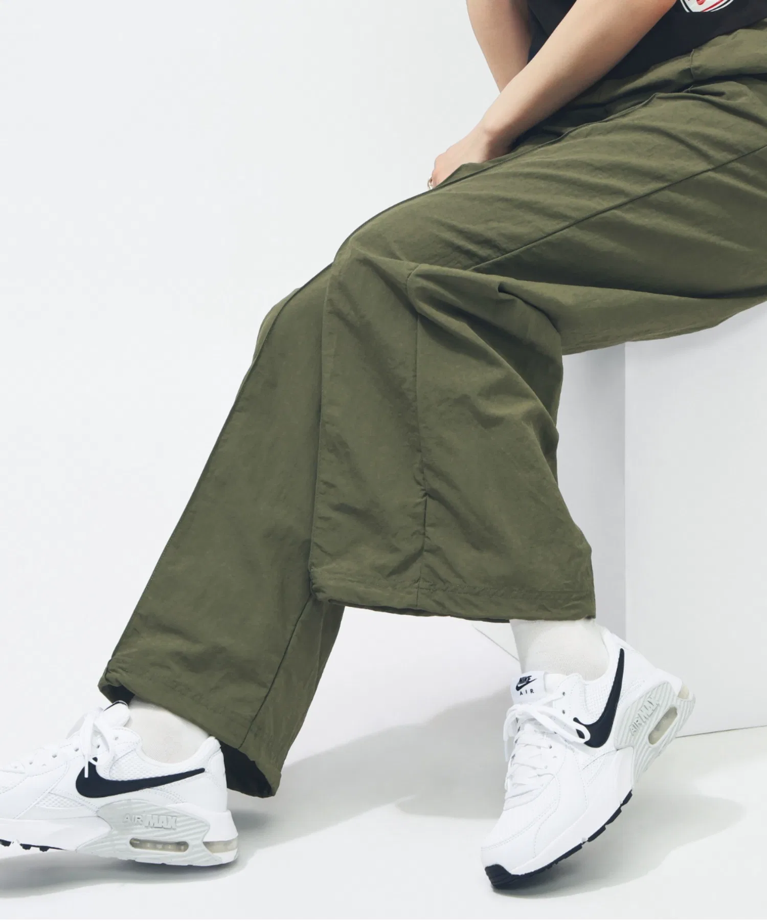 Женские брюки Nike NSW Trend Woven MR оливковые — фото 2