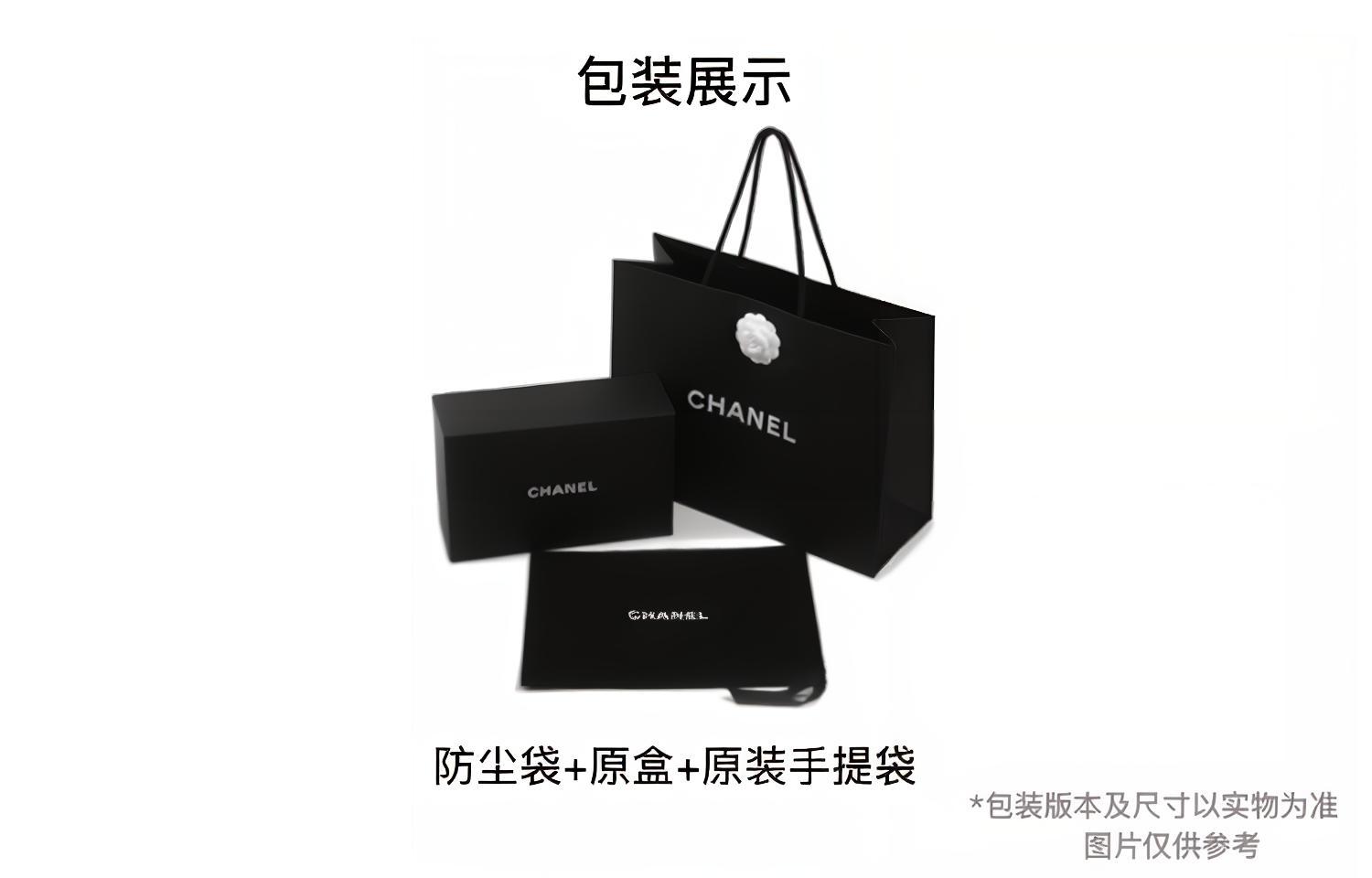 

Женская черная клатч CHANEL на одно плечо через плечо из телячьей кожи