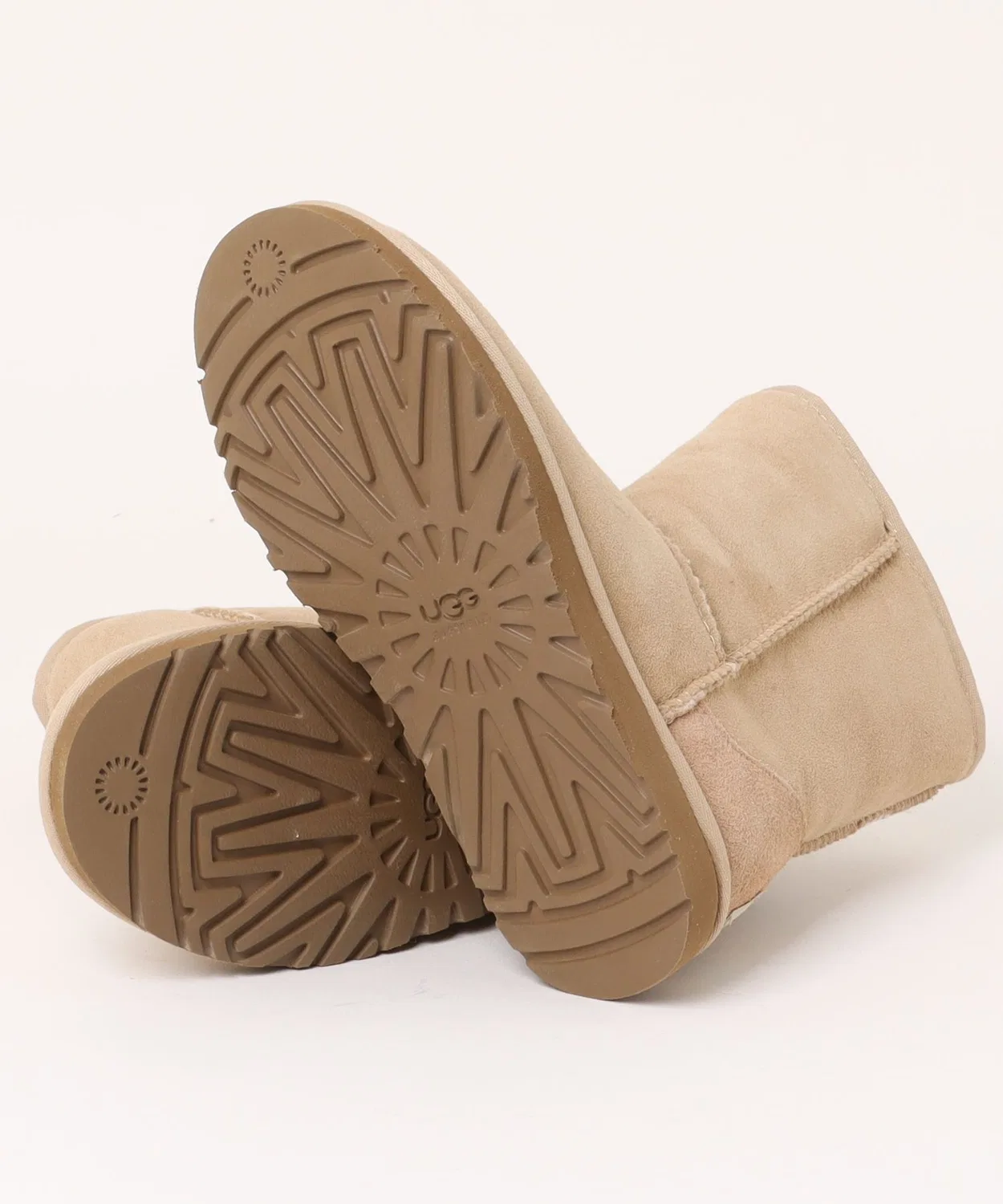 Ботинки UGG Classic Short II из овчины, темно-коричневые — фото 3