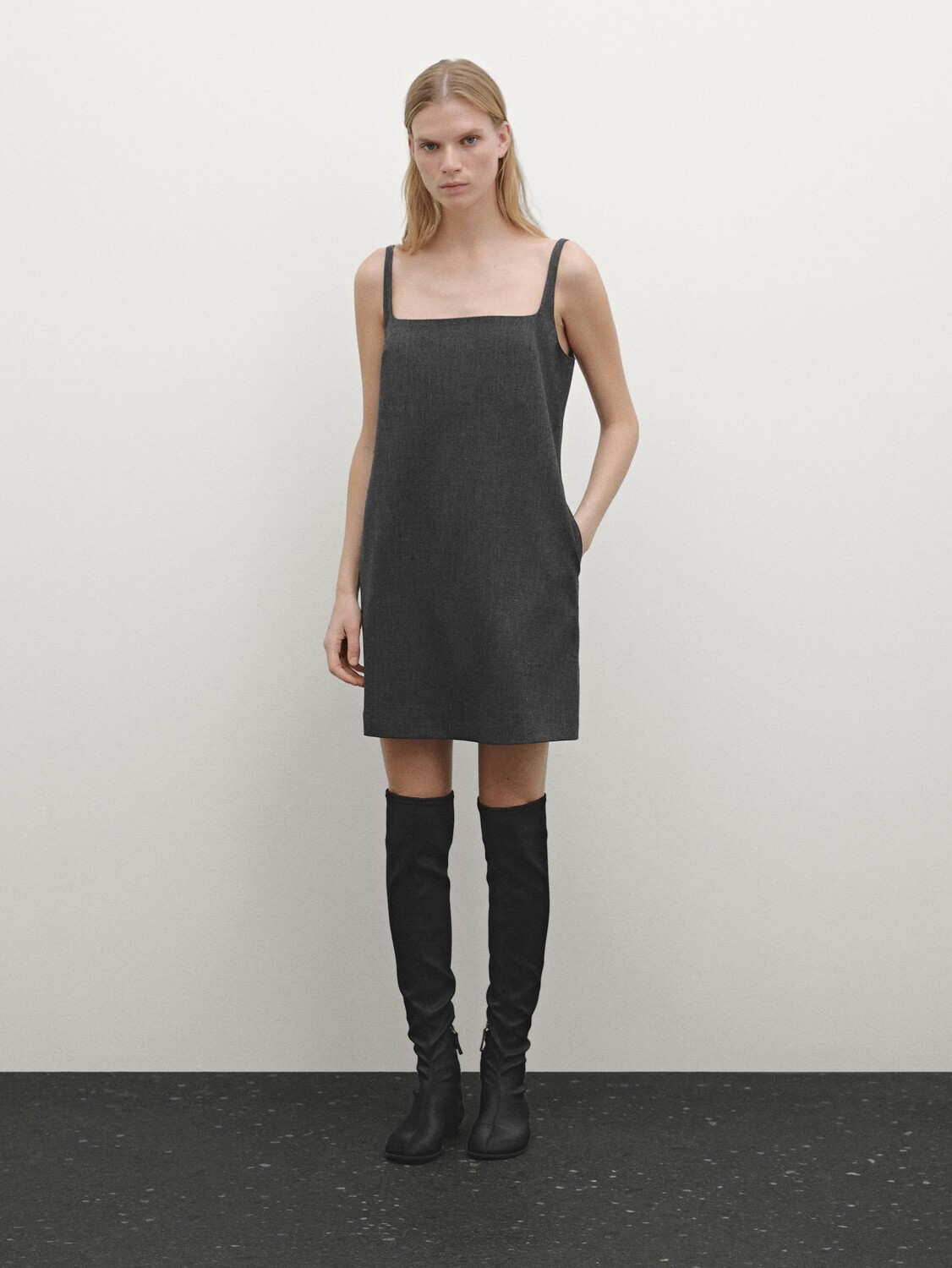 

Мини-Платье на бретельках Massimo Dutti, серый