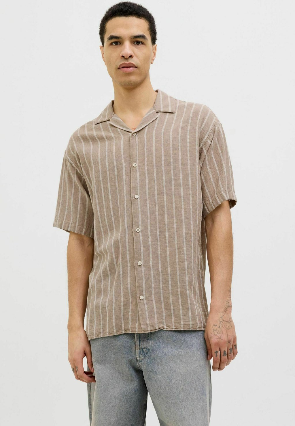 

Рубашка JJEENZO STRIPE RESORT Jack & Jones, бежевый