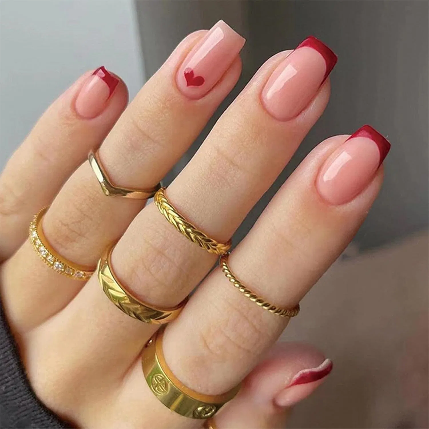 Набор из 24 накладных ногтей с красным сердцем Songqee, Red French With One Heart